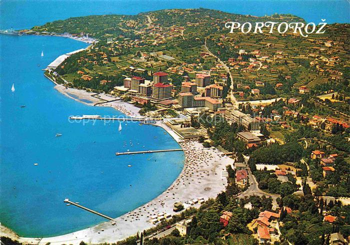Portoroz Portorose Piran Istrien Slovenia Kuestenpanorama Strand
