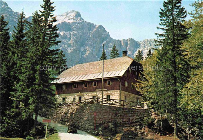 Vrata Triglav 2863m Slovenia Aljazev dom v ozadju Berghotel