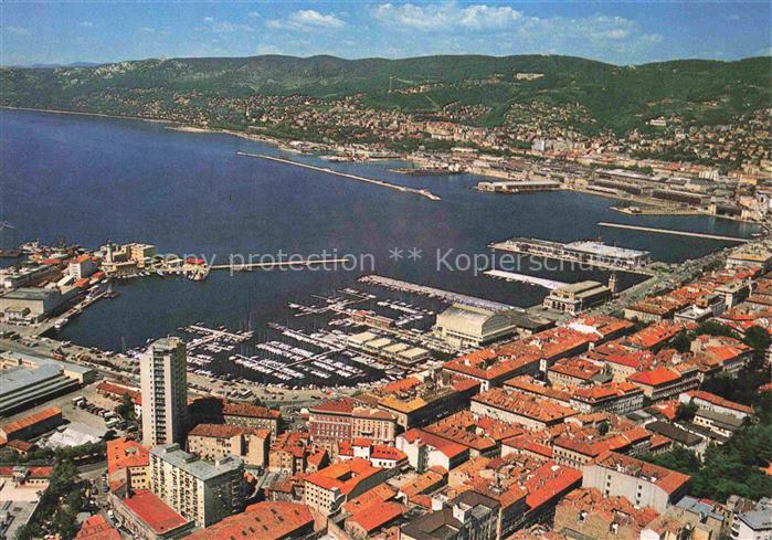 TRIESTE Triest IT Uferpanorama Hafen