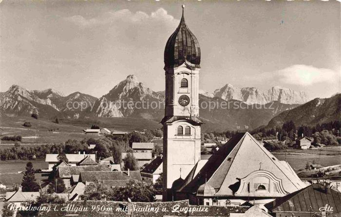 Nesselwang Allgaeu Bayern mit Kirche Saeuling und Zugspitze