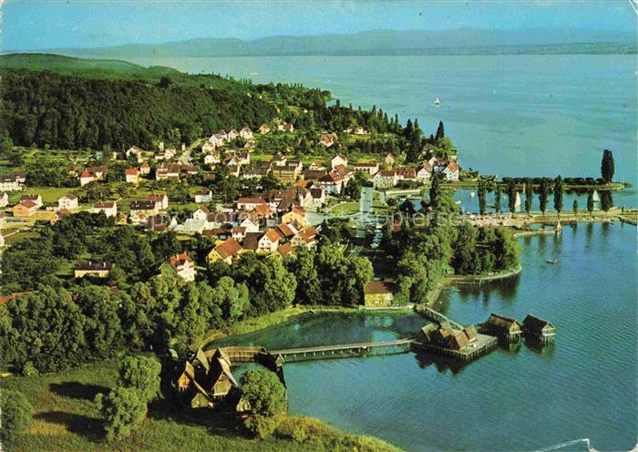 Unteruhldingen-Muehlhofen Bodensee mit Pfahlbauten Fliegeraufnahme