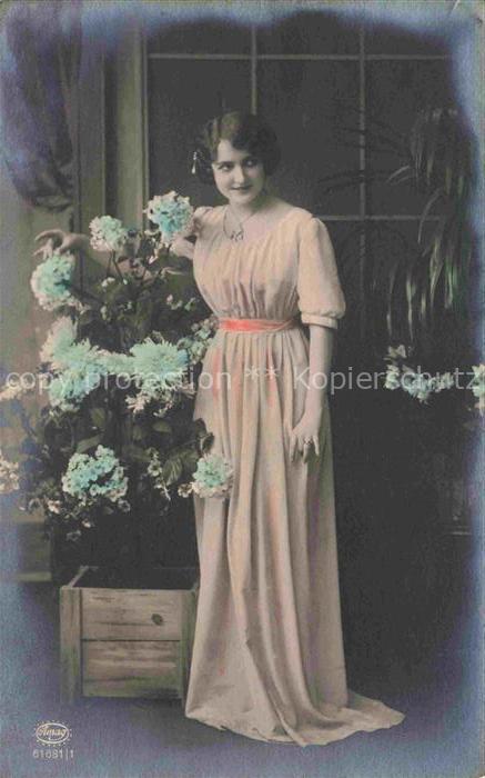 Foto Amag Nr. 61681/1 Frauen Blumen