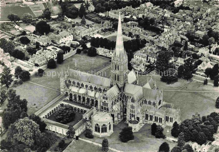 LONDON  UK Salisbury Cathedral Fliegeraufnahme