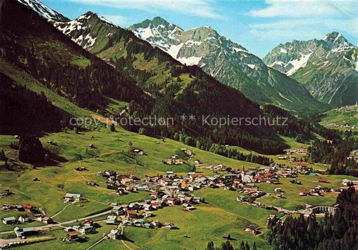Riezlern Kleinwalsertal Vorarlberg Fliegeraufnahme mit Hirschegg Elferkopf Zwoel