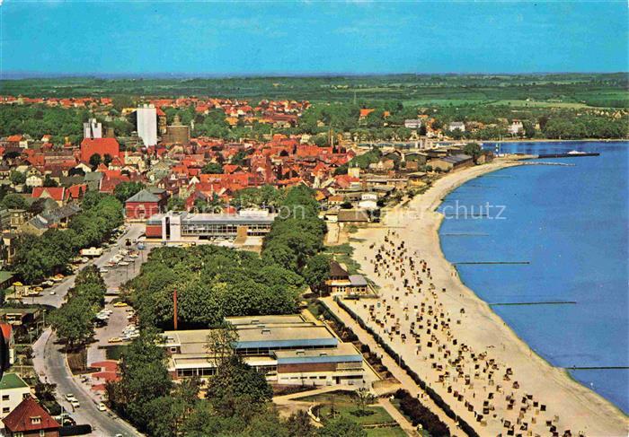 ECKERNFoeRDE Ostseebad Meerwasserwellenbad und Stadthalle Fliegeraufnahme