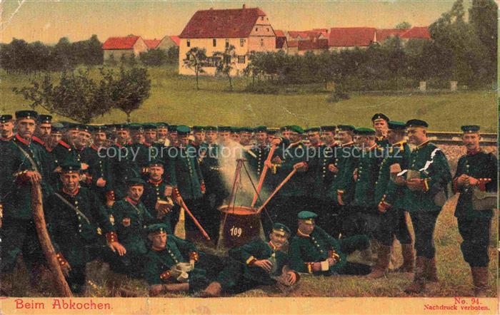 Militaria Feldkueche Field Kitchen Cuisne Mobile Cucina da Campo Beim Abkochen G