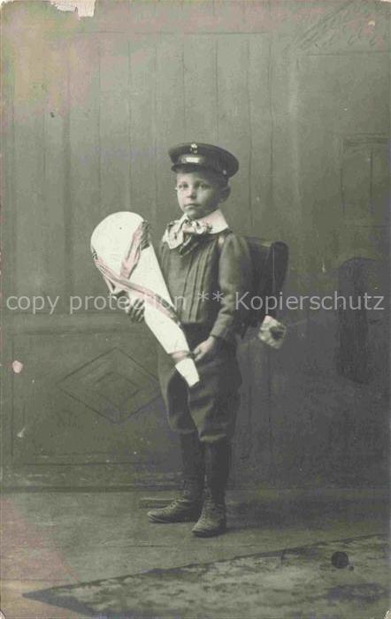 Schule School Ecole Escuela Scuola-- Zuckertuete Junge