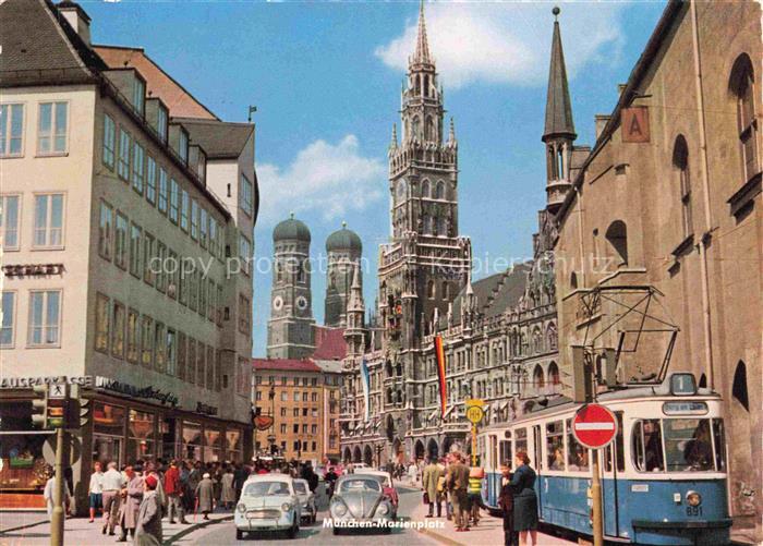 STRAssENBAHN Tramway-- Muenchen Rathaus Frauenkirche