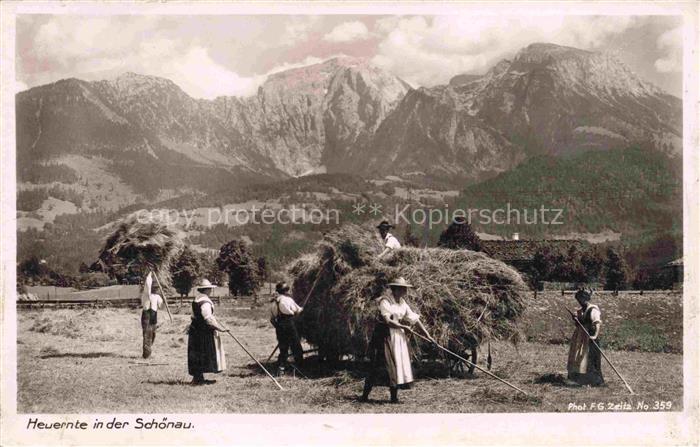 BERCHTESGADEN Bayern Heuernte in der Schoenau Berchtesgadener Alpen