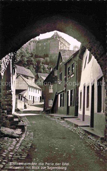 Blankenheim Ahr Eifel Euskirchen NRW Hirtentor mit Blick zur Jugendburg