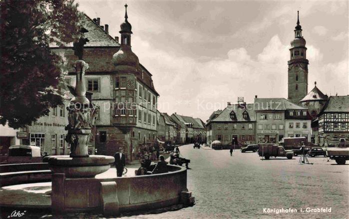 Koenigshofen Bad Rhoen-Grabfeld Bayern Marktplatz mit Brunnen