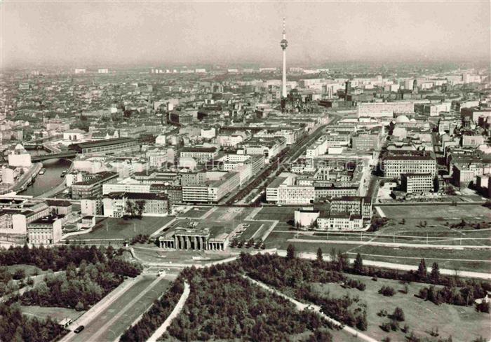 BERLIN  CITY Brandenburger Tor Pariser Platz Unter den Linden Fliegeraufnahme