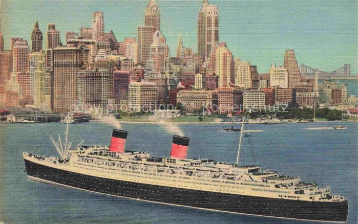 NEW YORK City USA Worlds Largest lines Arrives Harbor