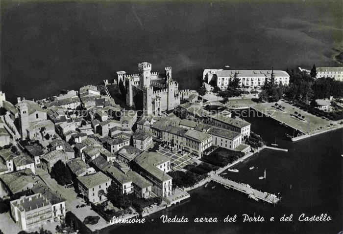 SIRMIONE Lago di Garda IT Veduta aerea del Porto e del Castello