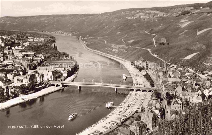 BERNKASTEL-KUES Berncastel Rheinland-Pfalz Blick von der Ruine Landshut ins Mose