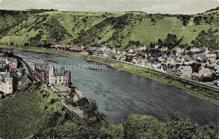 Niederfell Mosel mit Burg von der Leyen
