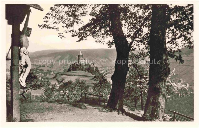 Kochem Cochem Mosel Rheinland-Pfalz Wegekreuz mit Burgblick