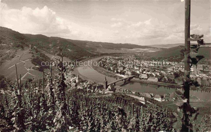 Berncastel BERNKASTEL-KUES Rheinland-Pfalz Panorama an der Mosel