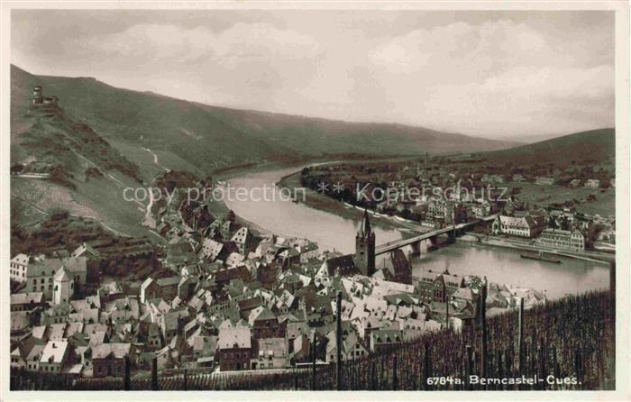 Berncastel BERNKASTEL-KUES Rheinland-Pfalz Panorama an der Mosel