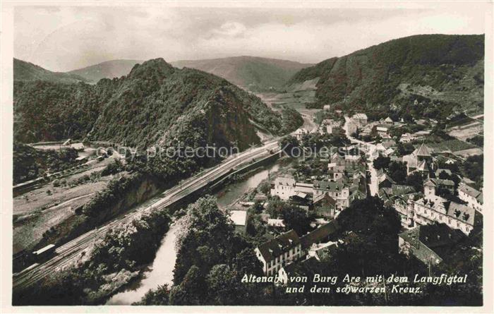 Altenahr Ahrweiler Rheinland-Pfalz Blick von der Burg Are mit dem Langfigtal und