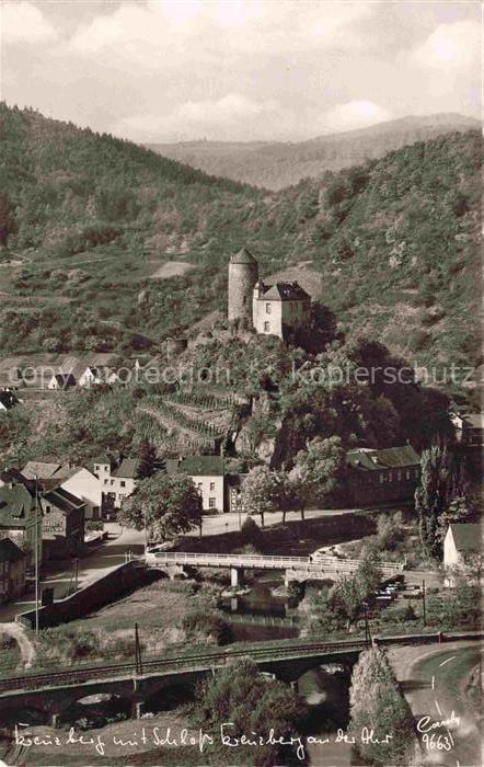 Kreuzberg Ahr Altenahr Ahrweiler Rheinland-Pfalz Panorama mit Burg Kreuzberg