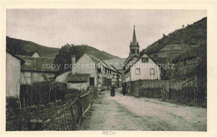 Rech Ahr Ahrweiler Rheinland-Pfalz Dorfstrasse mit Kirche
