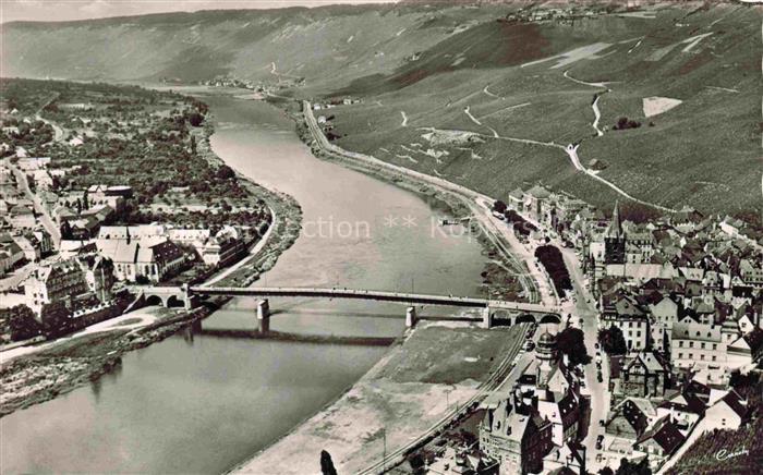 BERNKASTEL-KUES Berncastel Rheinland-Pfalz Blick von der Burgruine Landshut