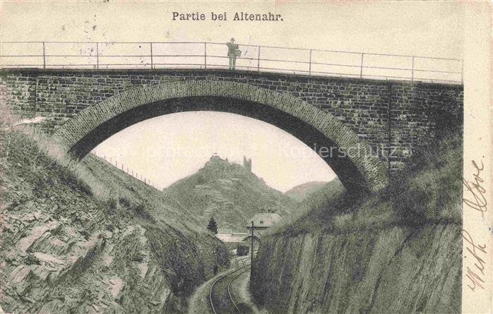 Altenahr Ahrweiler Rheinland-Pfalz Blick durch Bruecke zur Burg