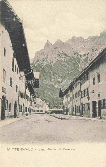 Mittenwald Karwendel Tirol AT Dorfstrasse mit Karwendel