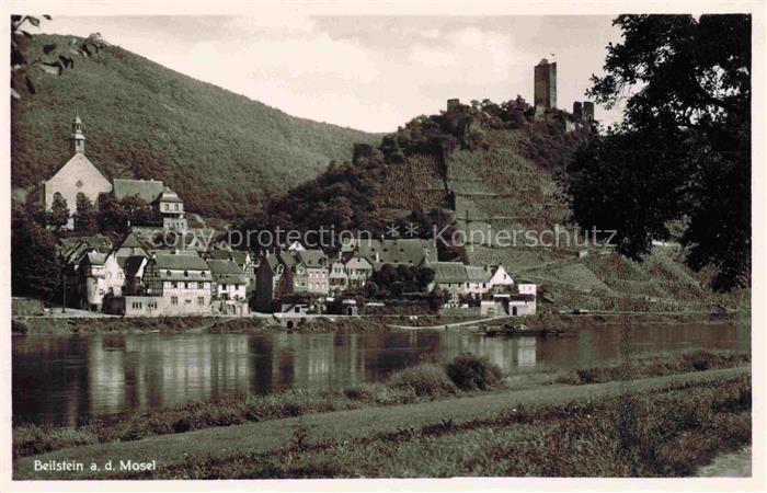 Beilstein Mosel Rheinland-Pfalz Moselpartie mit Burgblick