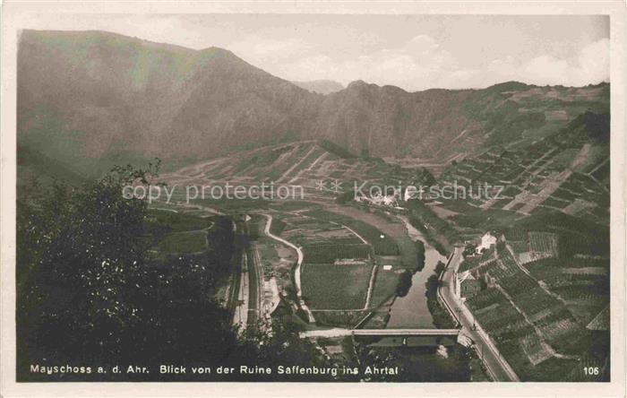 Mayschoss Ahr Rheinland-Pfalz Blick von der Ruine Saffenburg ins Ahrtal