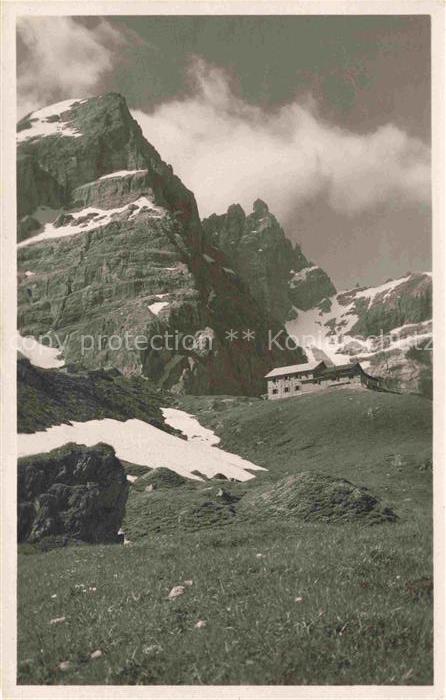 Tribulaunhuette Gschnitz Innsbruck Tirol AT mit Gschnitzer und Pflerscher Tribul