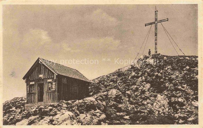 Benedictenwand 1803m BAD ToeLZ bayern Gipfelkreuz mit Unterstandshuette