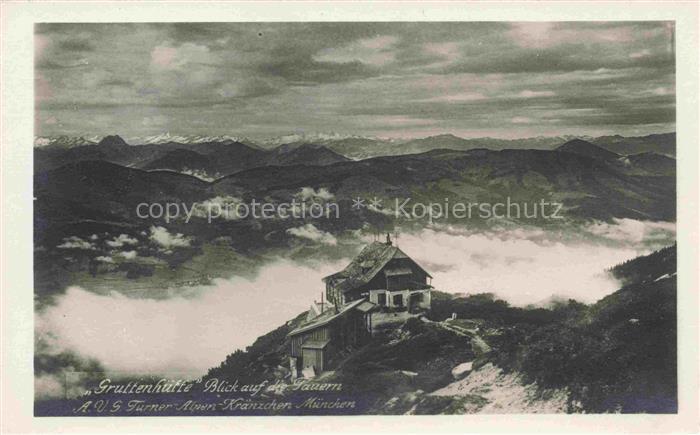 Gruttenhuette 1593m Wildermieming Innsbruck Tirol AT mit Blick auf die Tauern