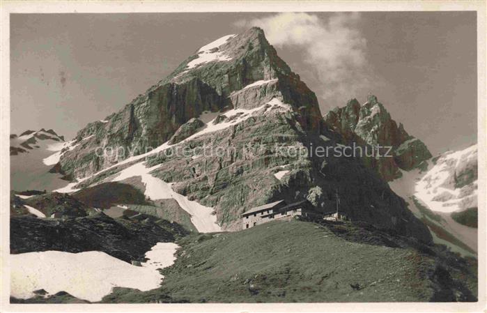 Tribulaunhuette Gschnitz Innsbruck Tirol AT mit Gschnitzer und Pflerscher Tribul