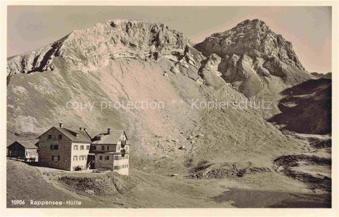 Rappenseehuette 2091m Allgaeuer Alpen Oberstdorf Bayern mit Linkerskopf und Rotg