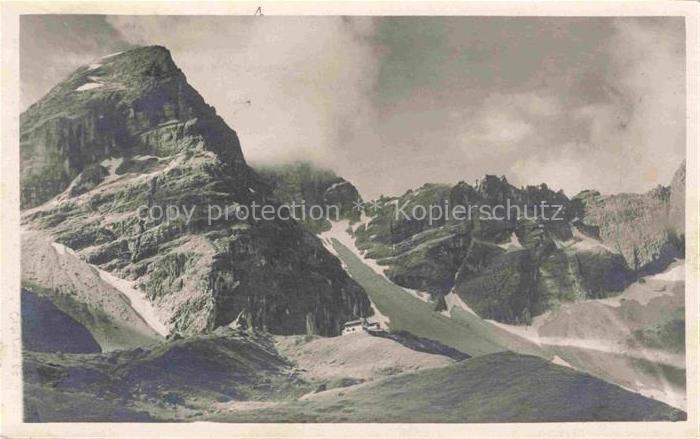 Tribulaunhuette Gschnitz Innsbruck Tirol AT mit Gschnitzer und Pflerscher Tribul