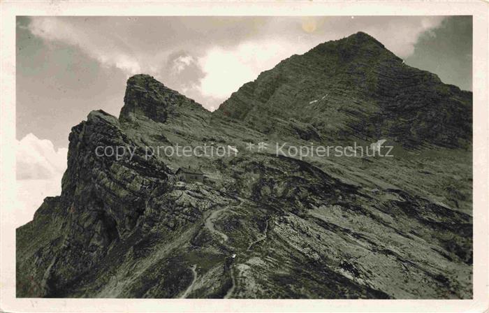 Passauerhuette 2033m Reiteralpe AT mit Hochzint und Birnhorn