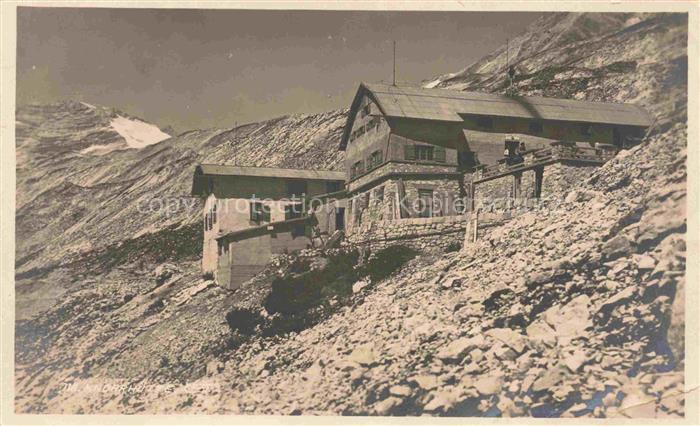 Knorrhuette 2051m Zugspitzplatt Garmisch-Partenkirchen Bayern Ansicht