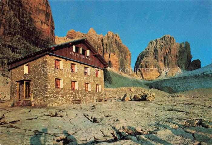Dolomiti di Brenta Madonna di Campiglio Trentino IT Rifugio Alimanta con la Vedr