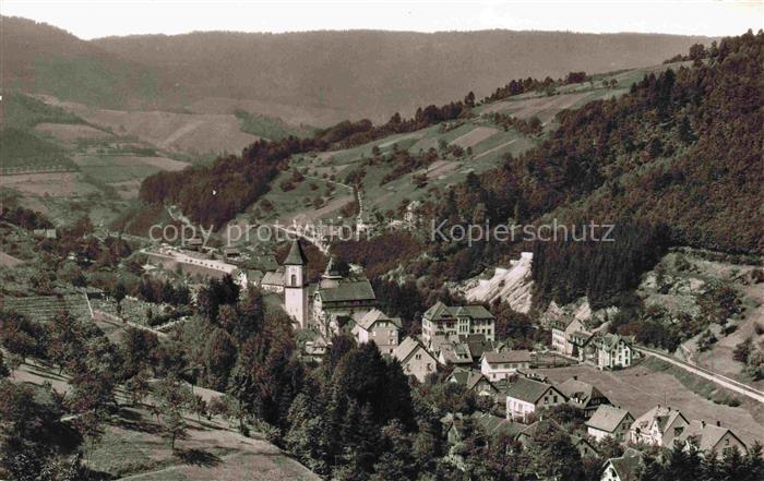 Bad Peterstal-Griesbach Schwarzwald Tal Kirche Wohnhaeuser Wald Huegel Kneippbad