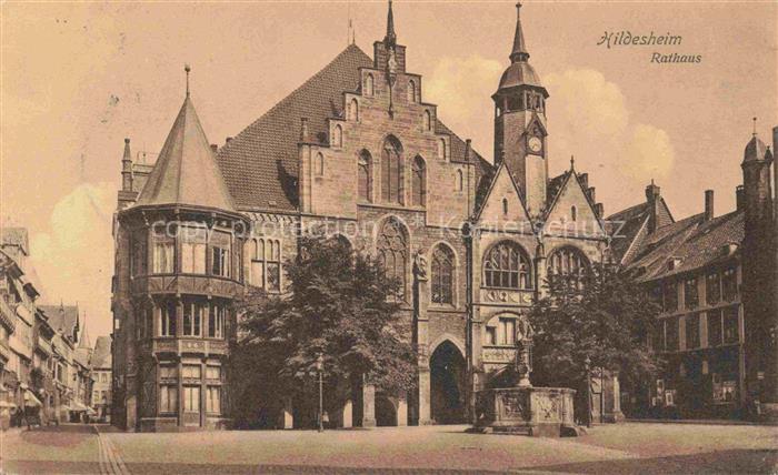 HILDESHEIM  CITY Rathaus Marktplatz Gotik Fachwerk Turm Brunnen Baeume