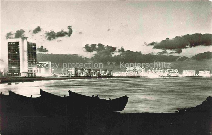 Mamaia Constanta Konstanza RO Nachtaufnahme Meer Boote Hochhaeuser Strandpromena