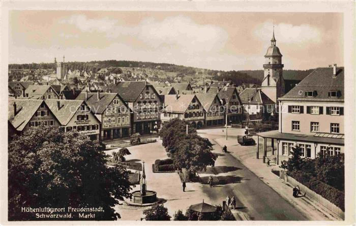 FREUDENSTADT BW Marktplatz Brunnen Fachwerk-Haeuser Stadtturm Stadtansicht Schwa