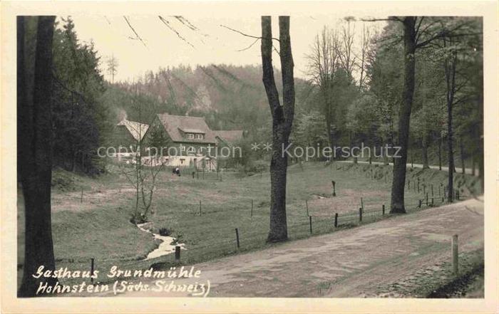 Brand Hohnstein Gasthaus-Grundmuehle Bach Wald Wiese Weg Saechsische-Schweiz