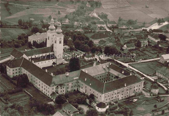 Gurk Gurktal Kaernten AT Dom Kloster Zwiebelturm Fliegeraufnahme Ortschaft aecke