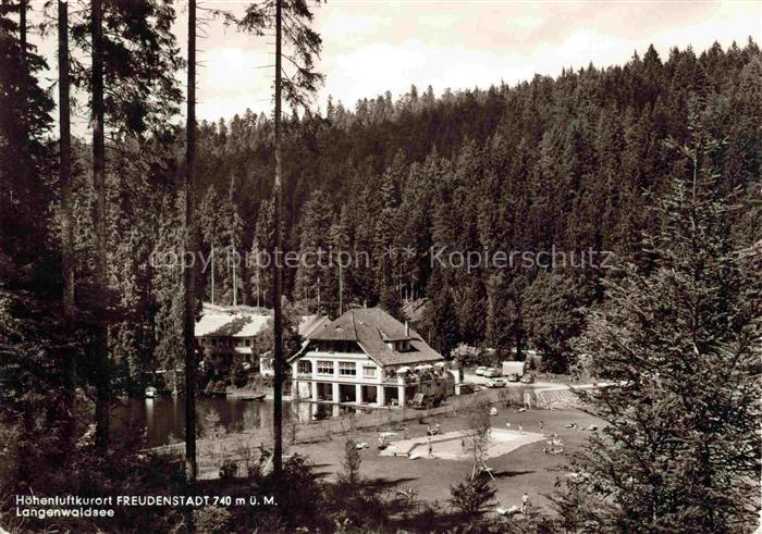 FREUDENSTADT BW Langenwaldsee Seehotel Badestrand Badegaeste Schwarzwald Nadelwa