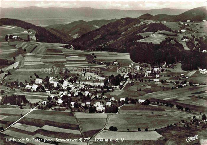 St Peter Schwarzwald Luftaufnahme Schwarzwald Dorf Kirche Felder Huegel Luftkuro