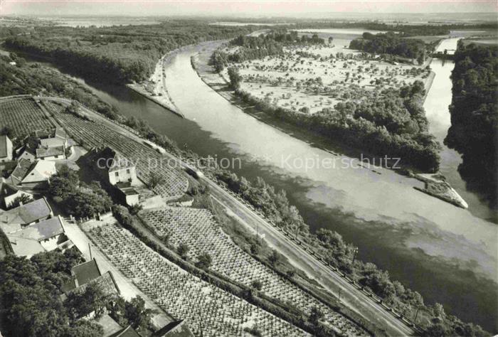 Melnik  CZ Soutok-Labe-Vltavou Elbe Vltava Flussmundung Insel Weinberge Haeuser