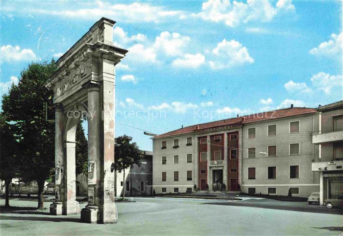 Viadana Mantova Lombardia IT Porta-Nuova Triumphbogen Carabinieri Platz Stadttor
